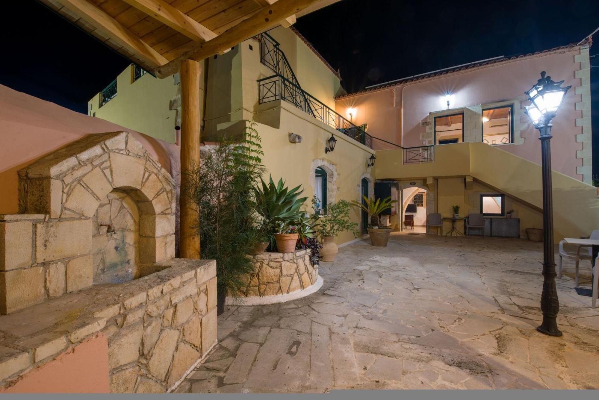 Skandalis Apartments With Pool Chorafakia ภายนอก รูปภาพ